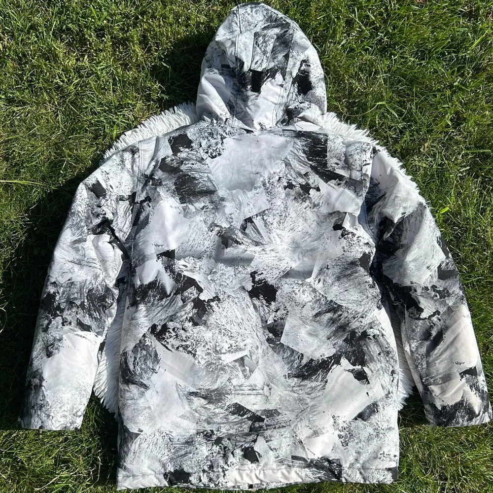 Under Armour UA Storm Winter Jacket Gray, Black, and White Camo Boys Size Large